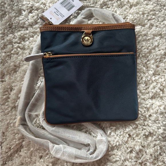 NWT Michael Kors Navy Crossbody Bag w/ yellow inside - Picture 1 of 4